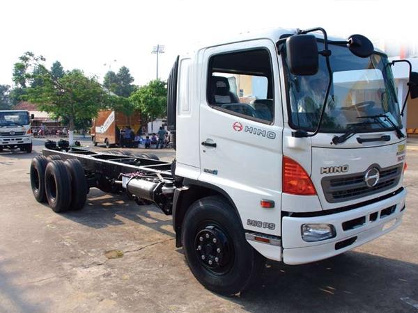 Xe tải thùng Hino FC 6.4 tấn