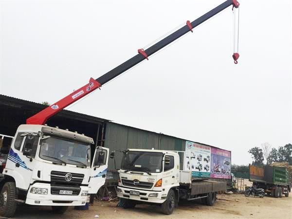 Xe tải thùng Dongfeng Trường Giang gắn cẩu 5 tấn 5 đốt