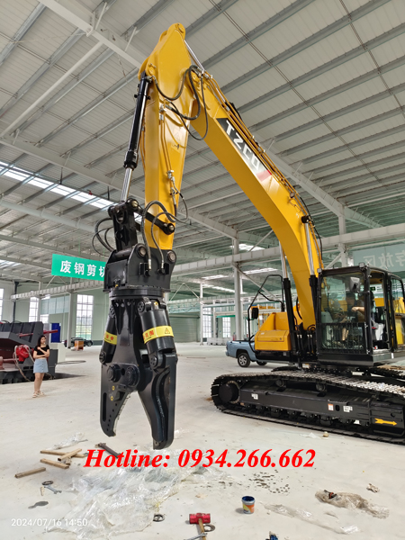 Kìm cắt sắt thép gắn trên máy đào