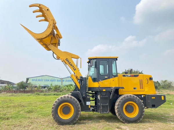 MÁY XÚC LẬT GẮP GỖ SHANTUI MODEL ST39K