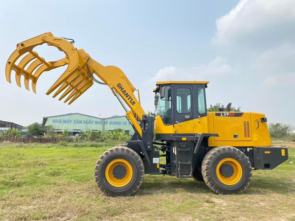 MÁY XÚC LẬT GẮP GỖ SHANTUI MODEL ST39K